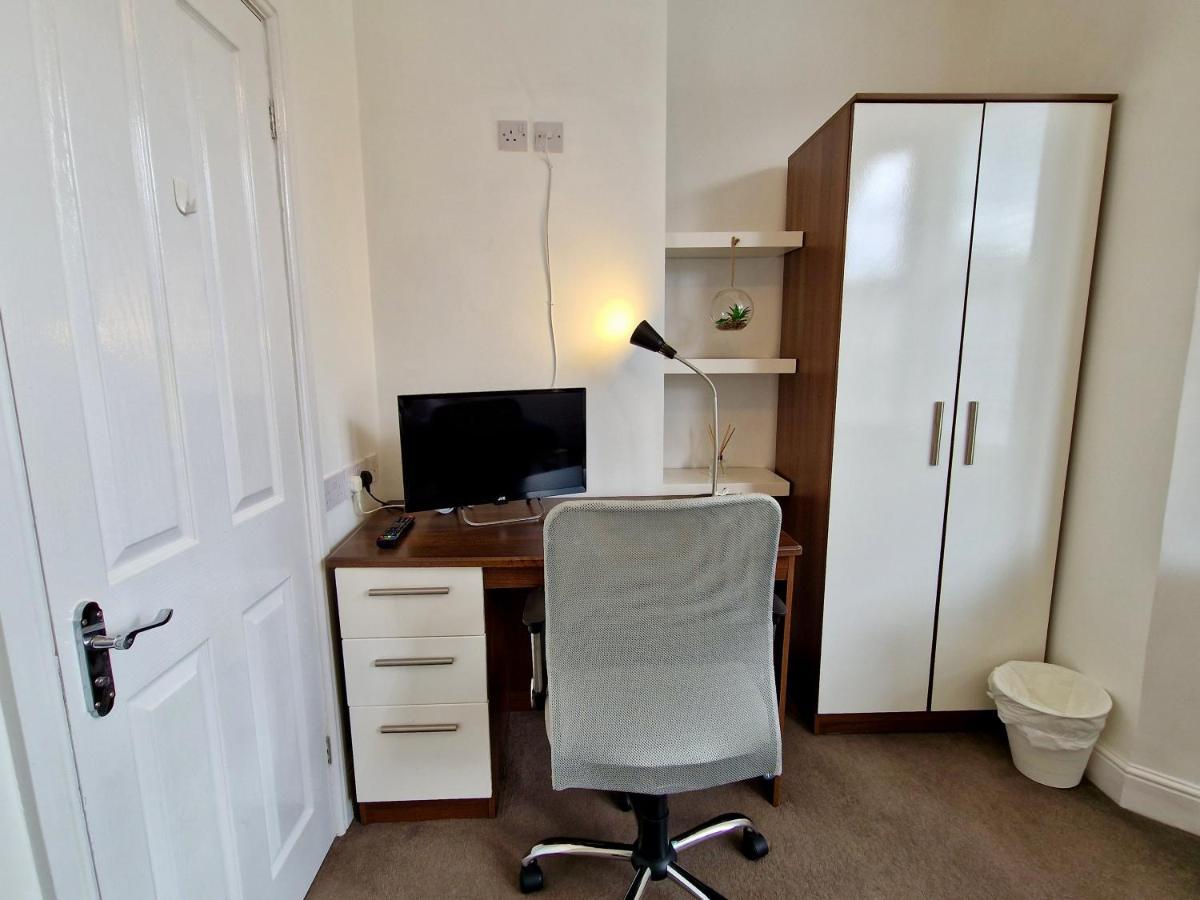Incredible Private Rooms All With Private Bathrooms In A Fully Serviced House Next To City Centre With Free Parking Ковентри Экстерьер фото