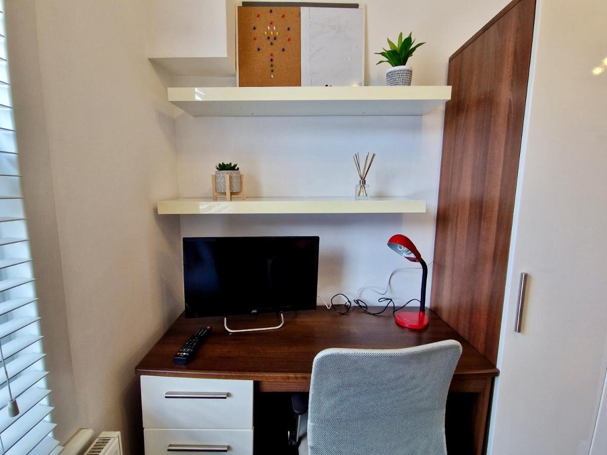 Incredible Private Rooms All With Private Bathrooms In A Fully Serviced House Next To City Centre With Free Parking Ковентри Экстерьер фото